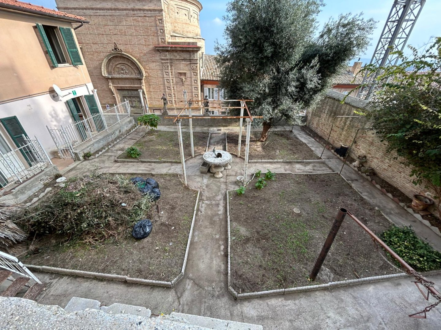 APPARTAMENTO CON GIARDINO IN CENTRO STORICO